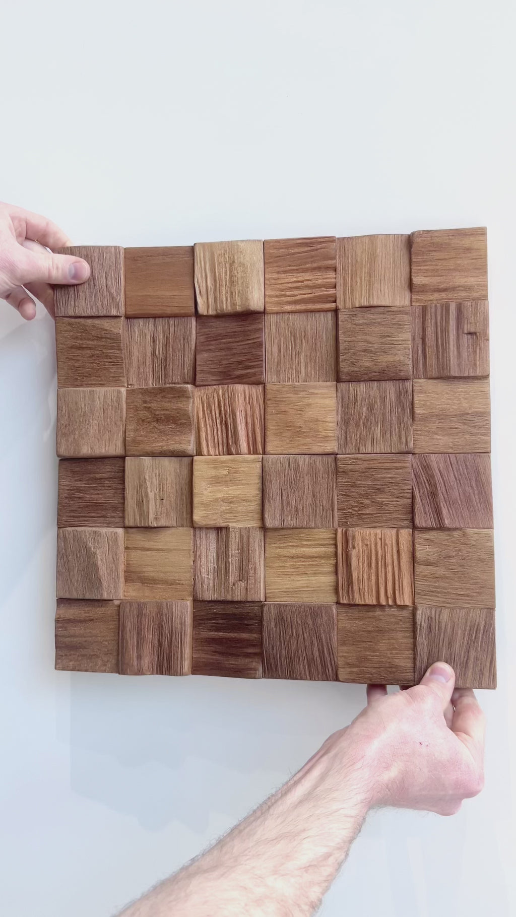 Panneaux muraux en bois 3D Bromo – Revêtement mural en mosaïque de cubes Meranti FSC® – Décoration murale en bois naturel marron – 8 panneaux (1,04 m²) – 360 × 360 mm