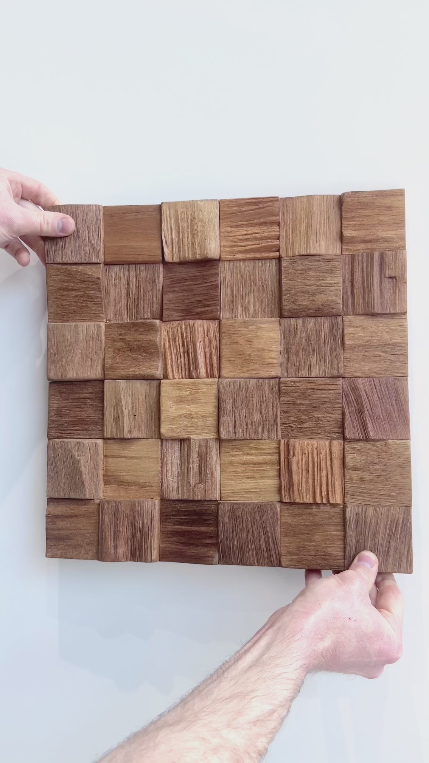 Panneaux muraux en bois 3D Bromo – Revêtement mural en mosaïque de cubes Meranti FSC® – Décoration murale en bois naturel marron – 8 panneaux (1,04 m²) – 360 × 360 mm